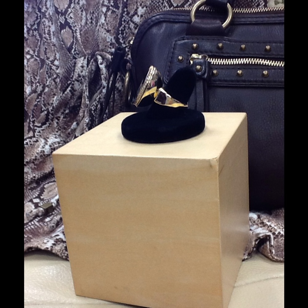 Michael Kors Ring - Picture 2 of 4